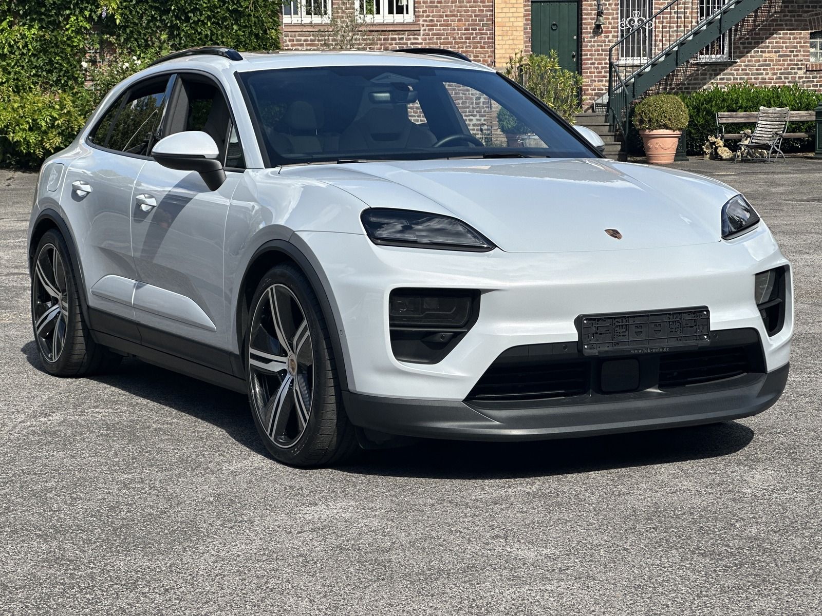 Porsche Macan 4 Exclusive - Samsaru's Car Outlet