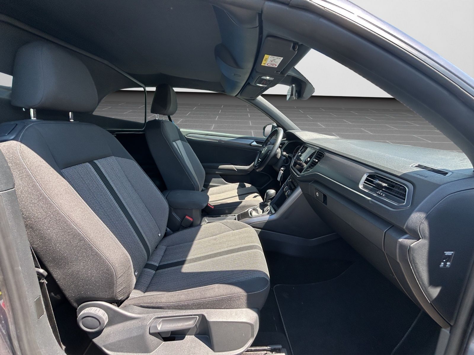 Volkswagen T-Roc 1.5 TSI Style DSG - Samsaru's Car Outlet
