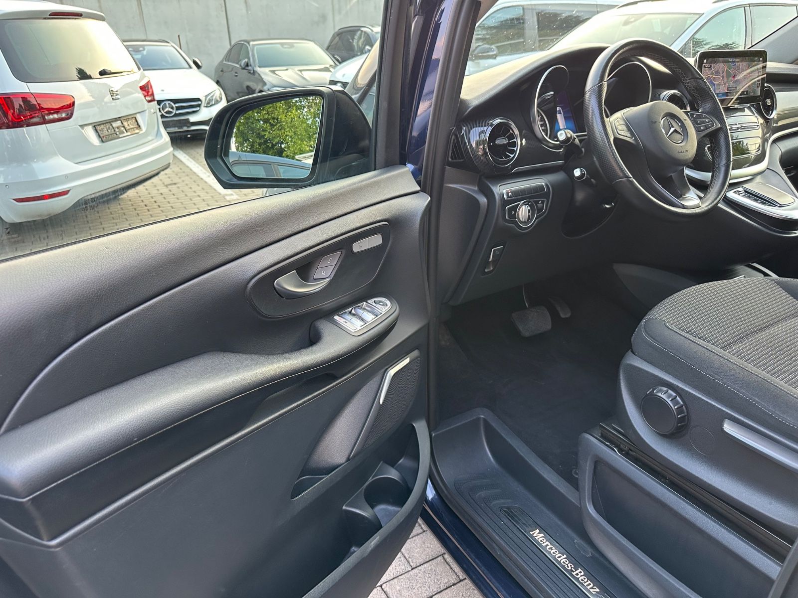 Mercedes-Benz V 300d EDITION Lang - Samsaru's Car Outlet
