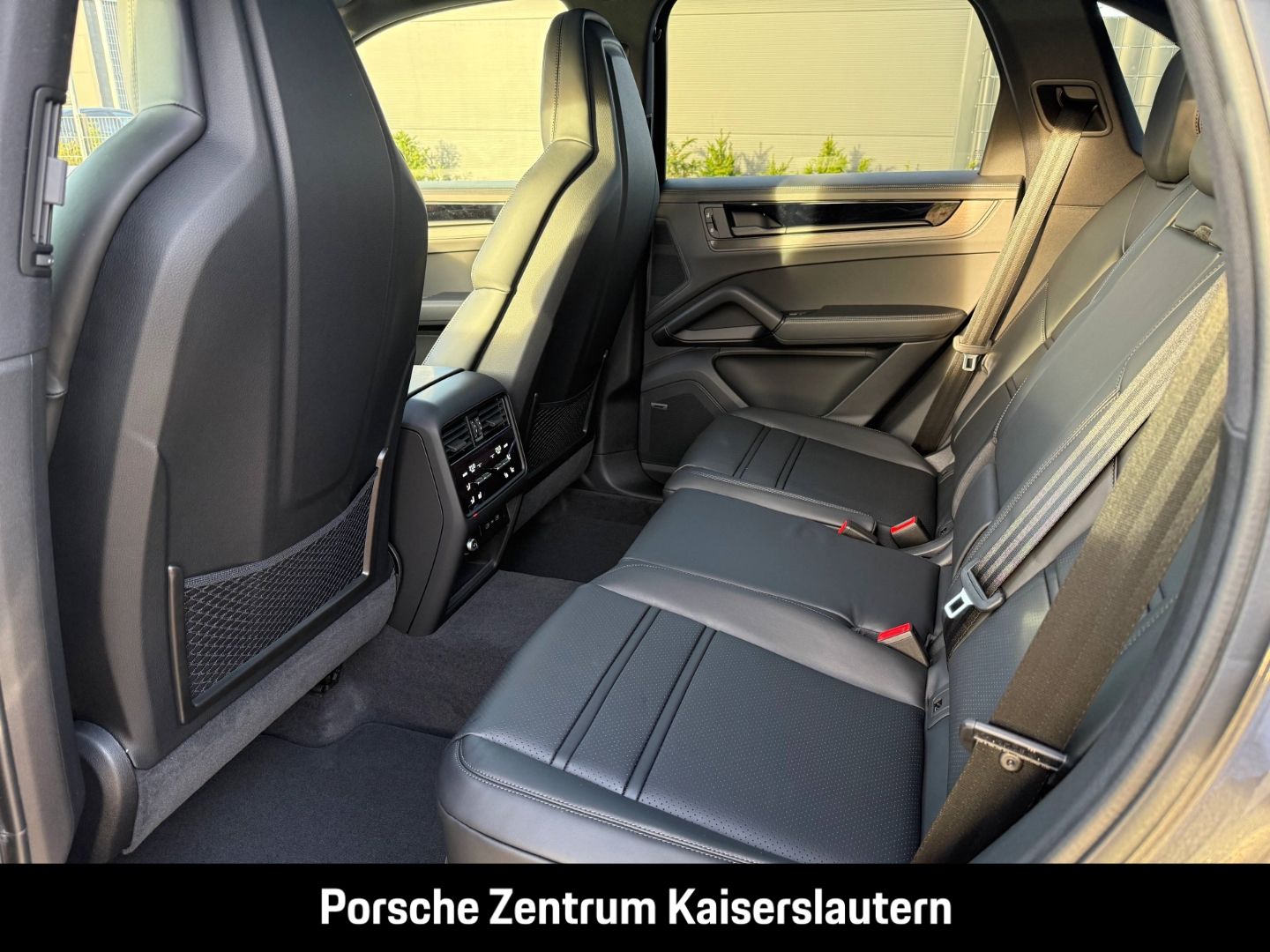 Porsche Cayenne E-Hybrid Black Edition HA-Lenkung 21-Zol