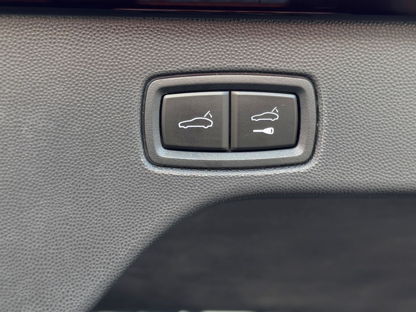Porsche Macan 4 HUD KLIMASITZE PANO MATRIX BOSE KEYLESS