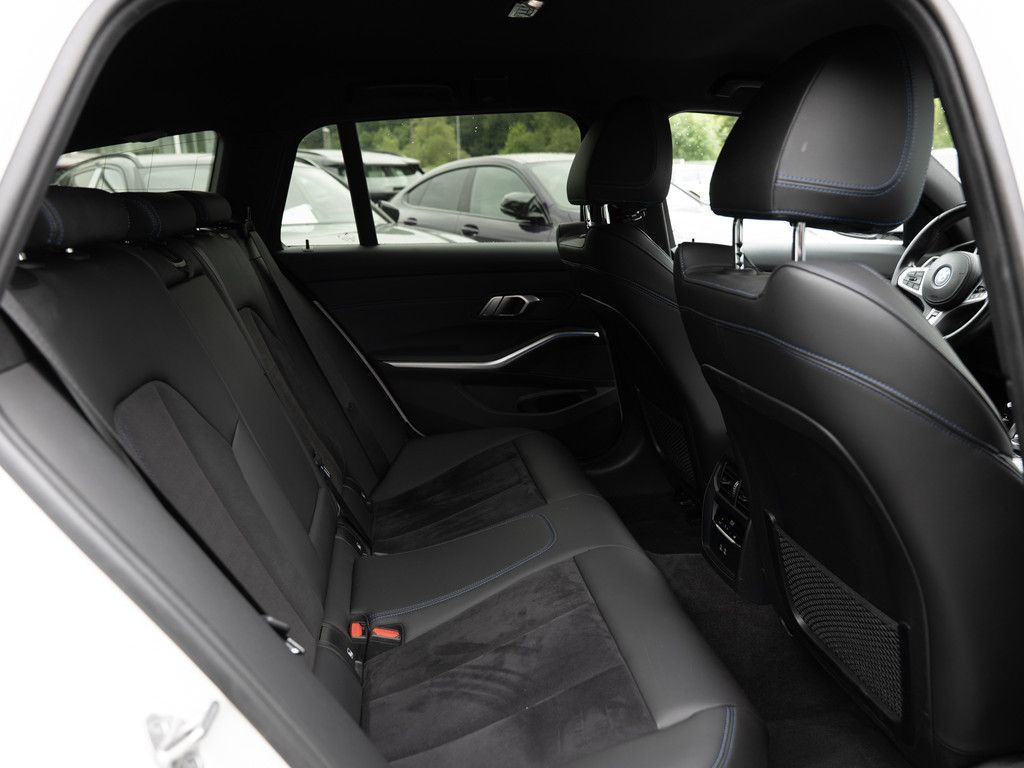 BMW 330e Touring M-Sportpaket - Samsaru's Car Outlet