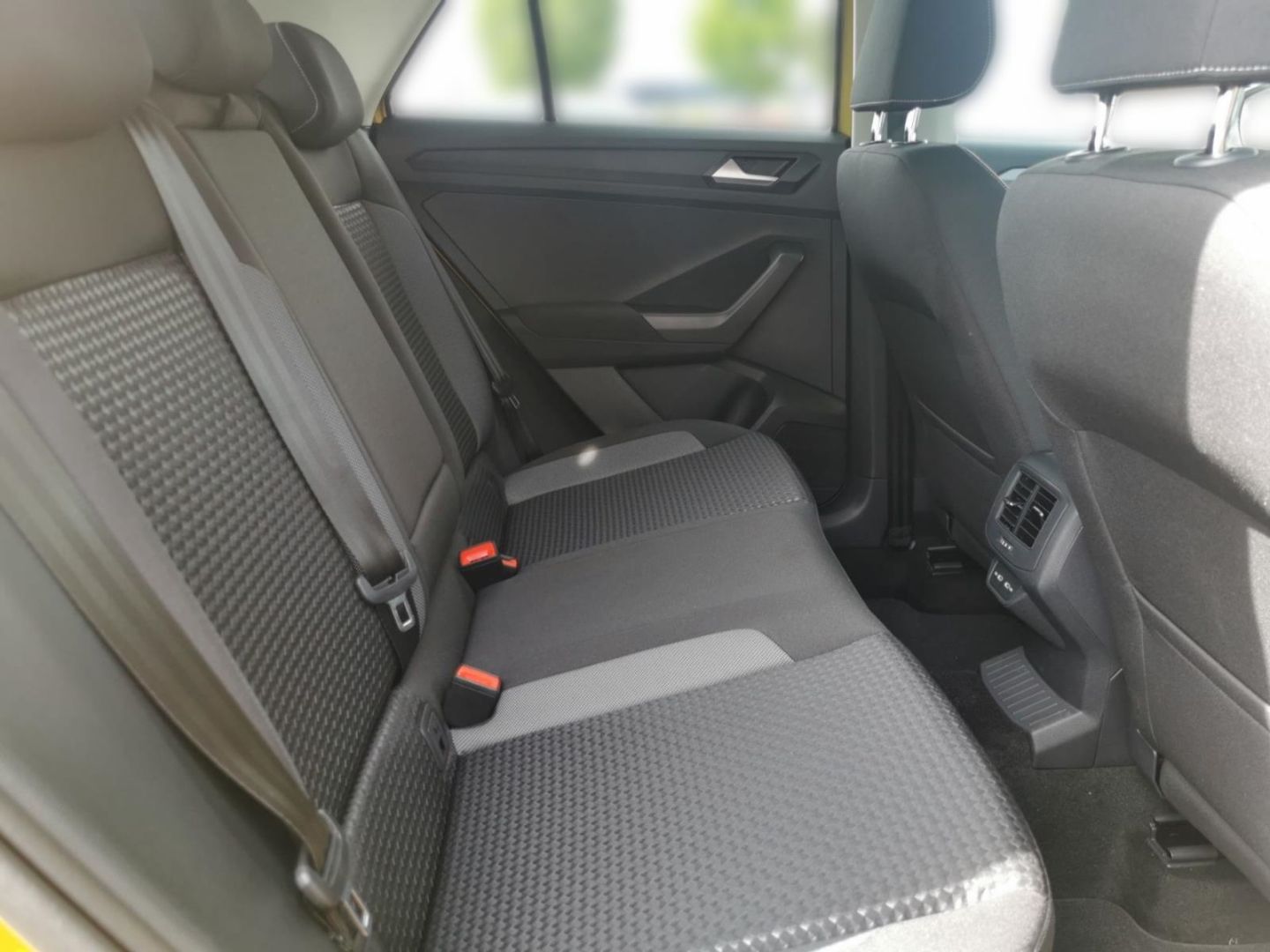 Volkswagen T-Roc Active 1.5 TSI DSG - Samsaru's Car Outlet