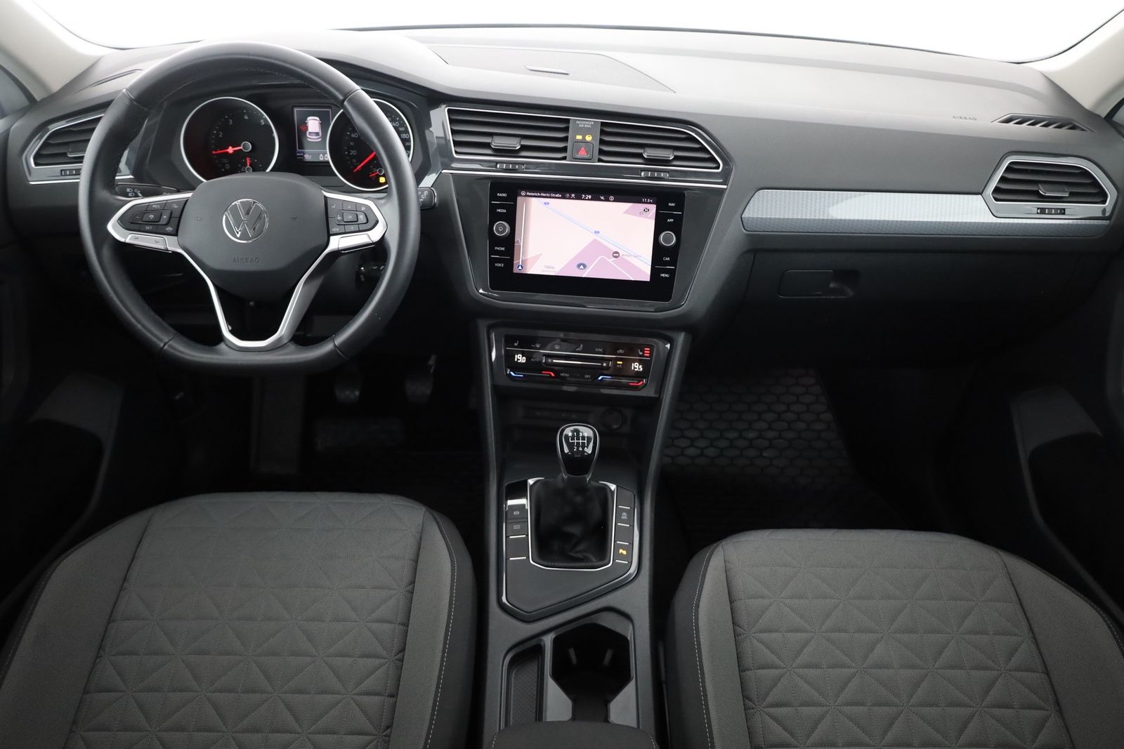 Volkswagen Tiguan 1.5 TSI Life - Samsaru's Car Outlet