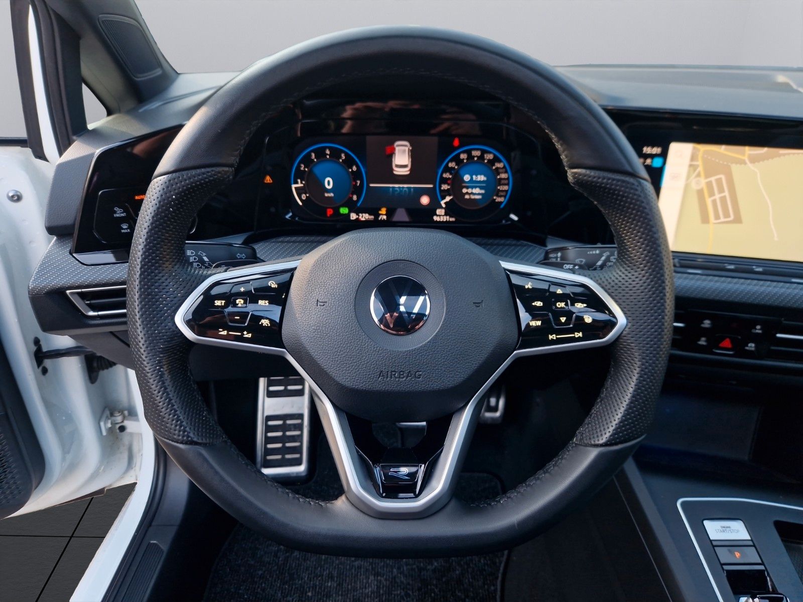 Volkswagen Golf VIII Variant R-Line 4Motion - Samsaru's Car Outlet