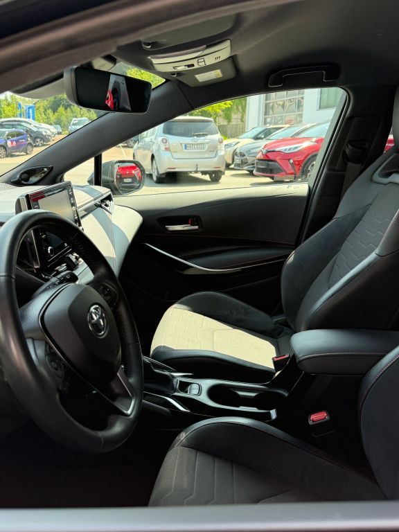 Toyota Corolla 2.0 Hybrid Touring Sports Lounge - Samsaru's Car Outlet
