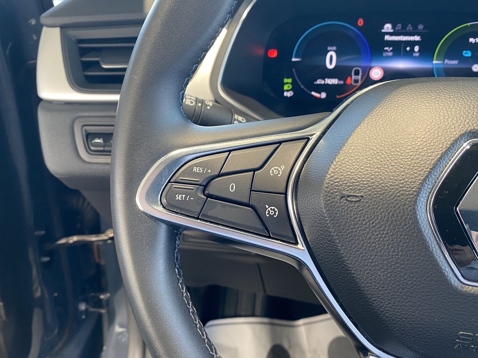 Renault Captur BUSINESS EDITION E-TECH Plug-in - Samsaru's Car Outlet