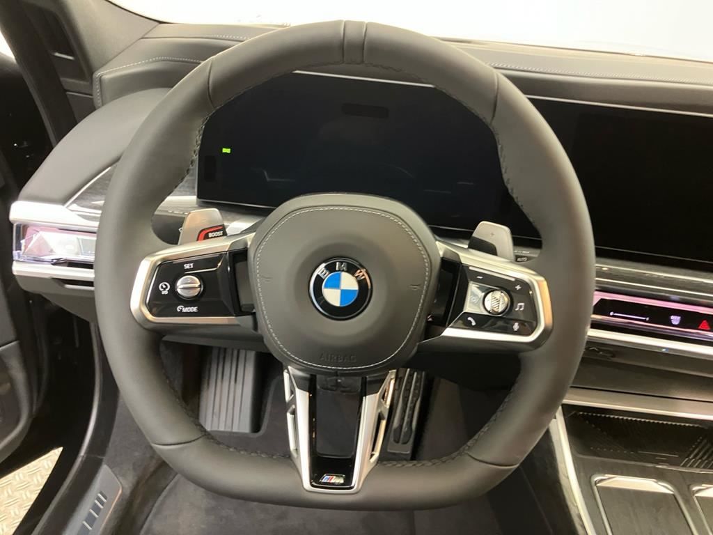 BMW 740d xDr M Sport Pro SkyLounge+TheatreScreen+AHK