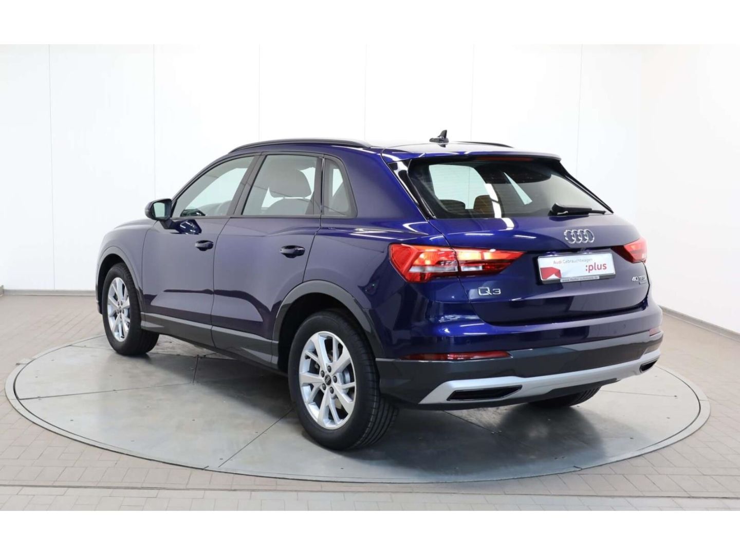 Audi Q3 40 TFSI quattro advanced - Samsaru's Car Outlet