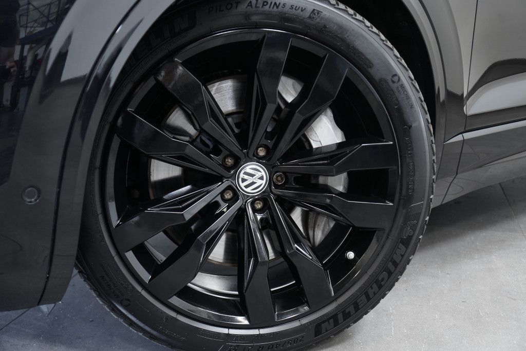 Volkswagen Touareg 4.0 TDI DSG 4M R line - Samsaru's Car Outlet