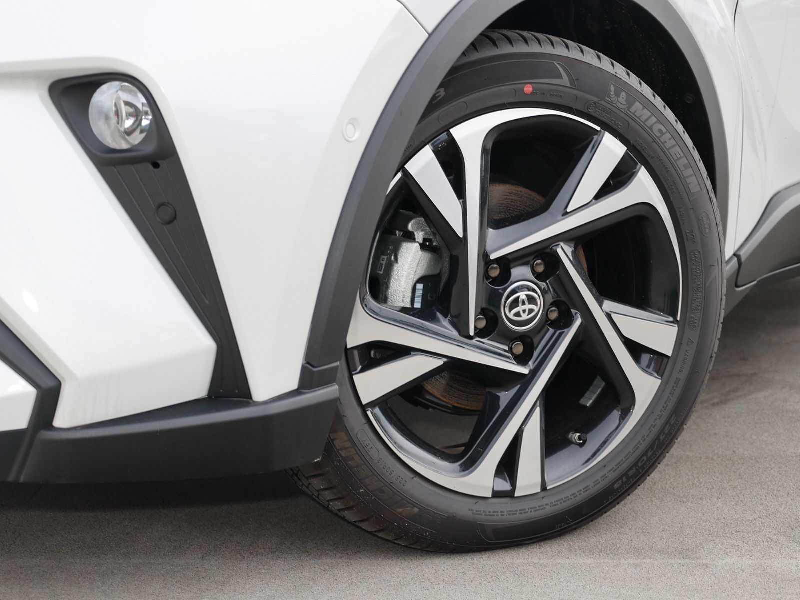 Toyota C-HR 2.0 Hybrid - Samsaru's Car Outlet