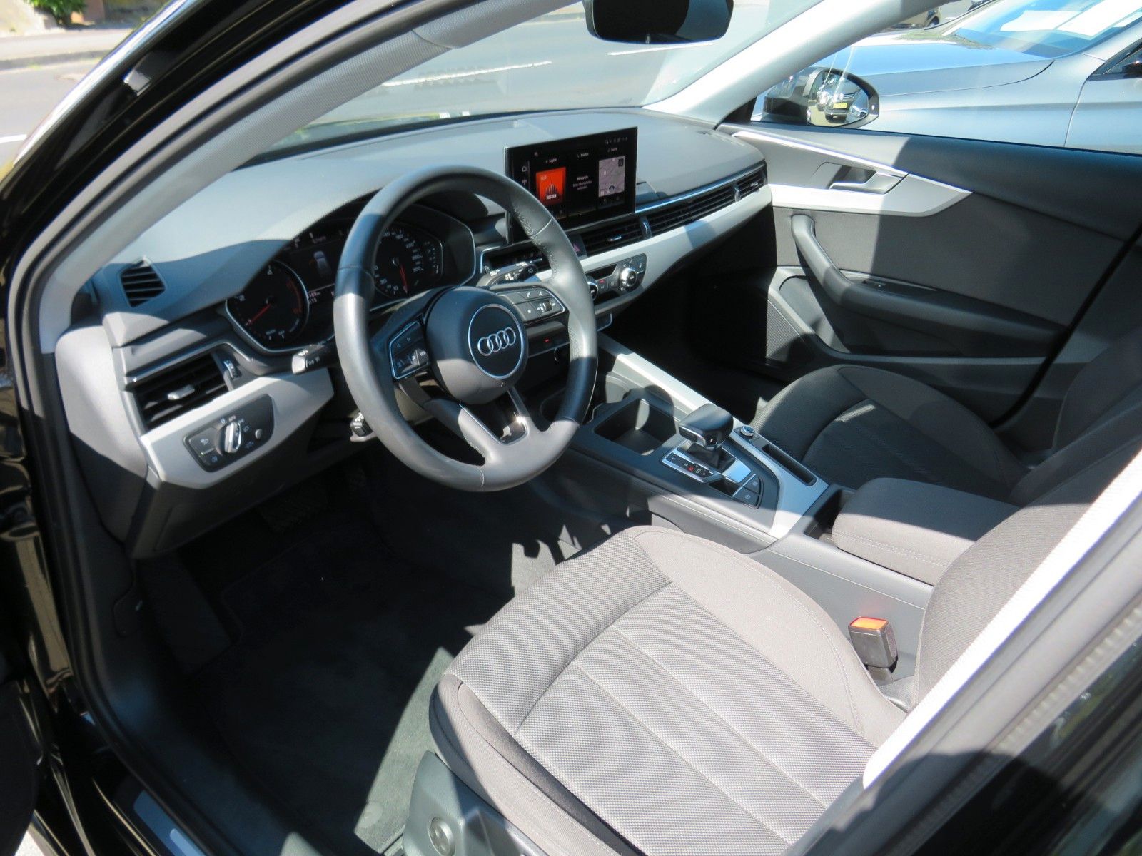 Audi A4 Avant 30 TDI advanced S-tronic - Samsaru's Car Outlet