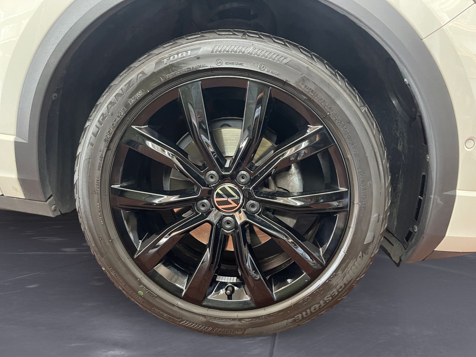 Volkswagen T-Roc R-Line 1.5 TSI - Samsaru's Car Outlet