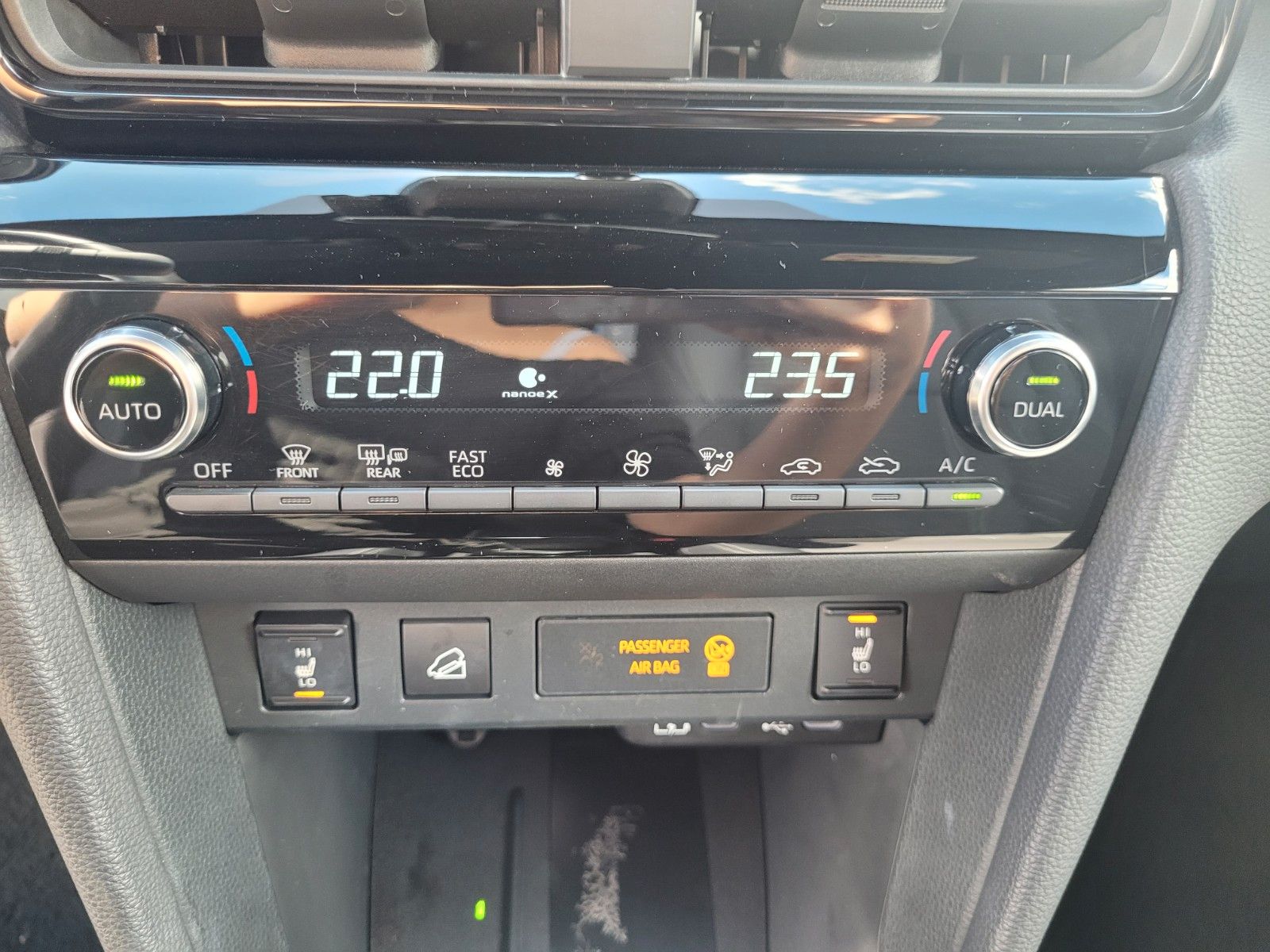 Toyota Yaris Cross Hybrid 4x4 Premiere Edt.*Vollausst.*