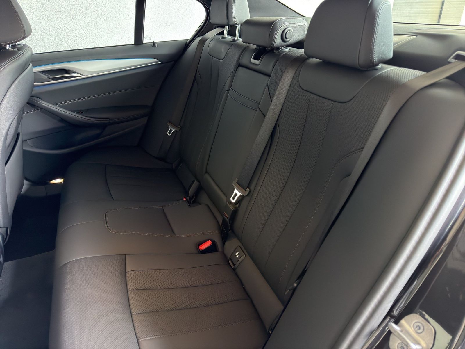 BMW 530e xDr LASER/HUD/CAM/PRIVACY/DAB/AMBI