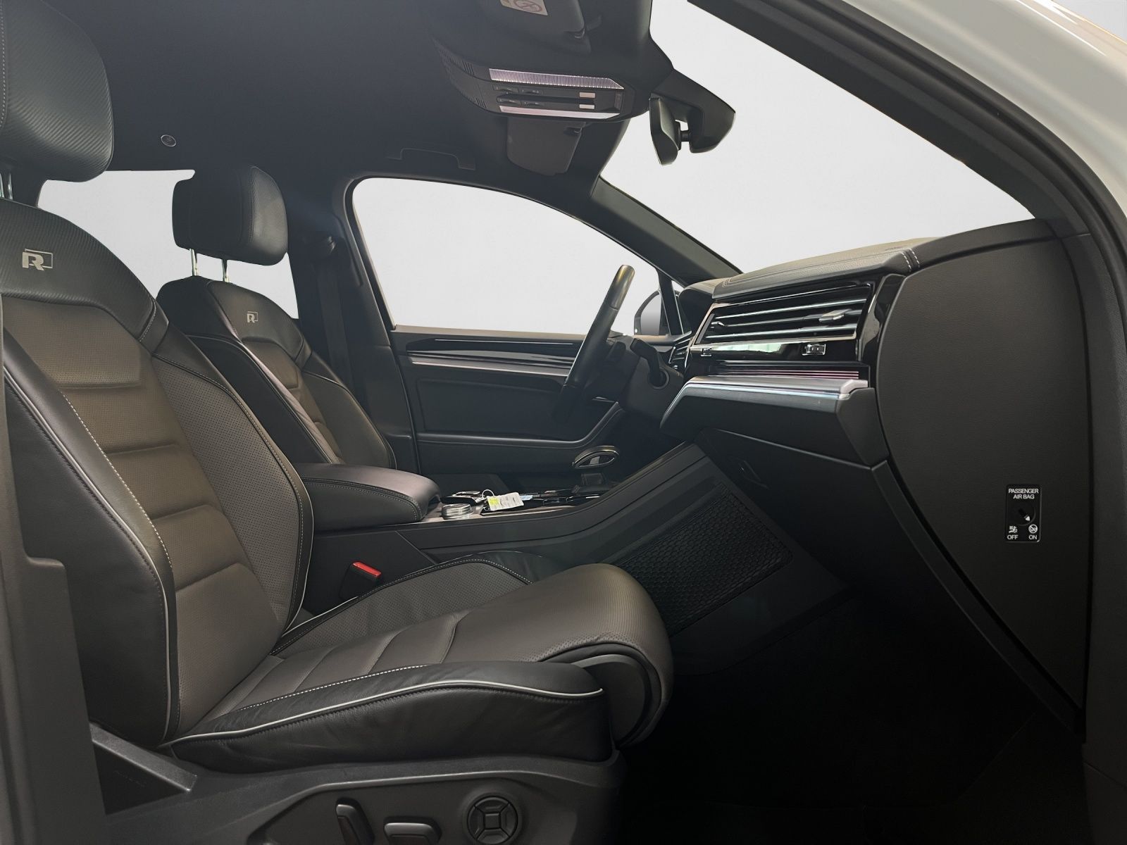 Volkswagen Touareg R-Line 3.0 TDI - Samsaru's Car Outlet