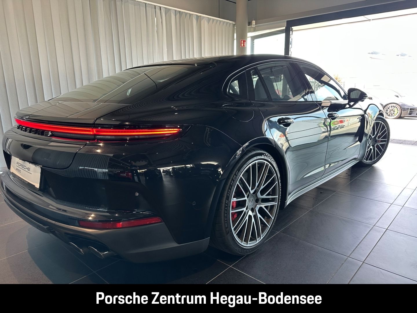 Porsche Panamera Turbo E-Hybrid/Active Ride/Sportabgasan