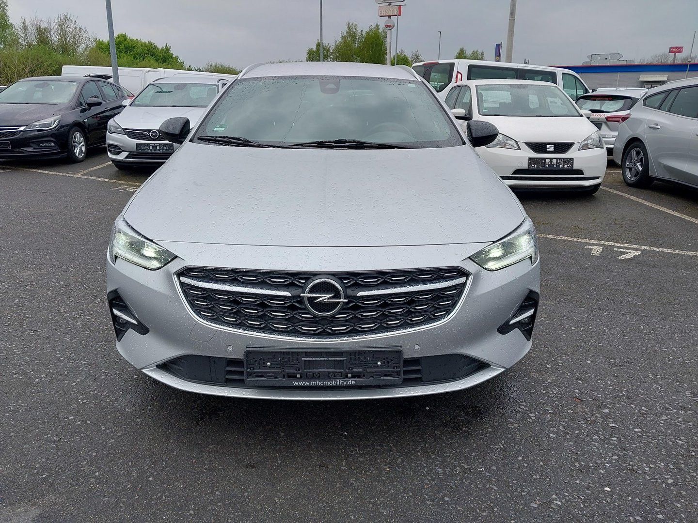 Opel Insignia B Sports Tourer Business - Samsaru's Car Outlet