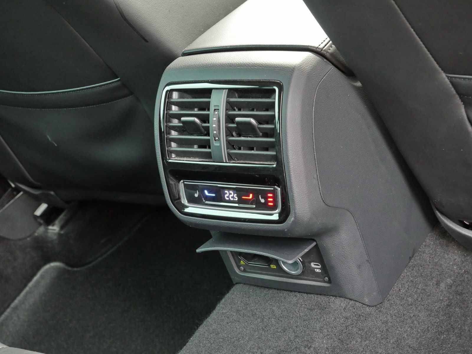 Volkswagen Passat Variant 2.0 TDI H&K*Leder*Stand*AHK*360°