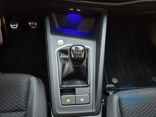Volkswagen Golf VIII 1.5 TSi Active - Samsaru's Car Outlet