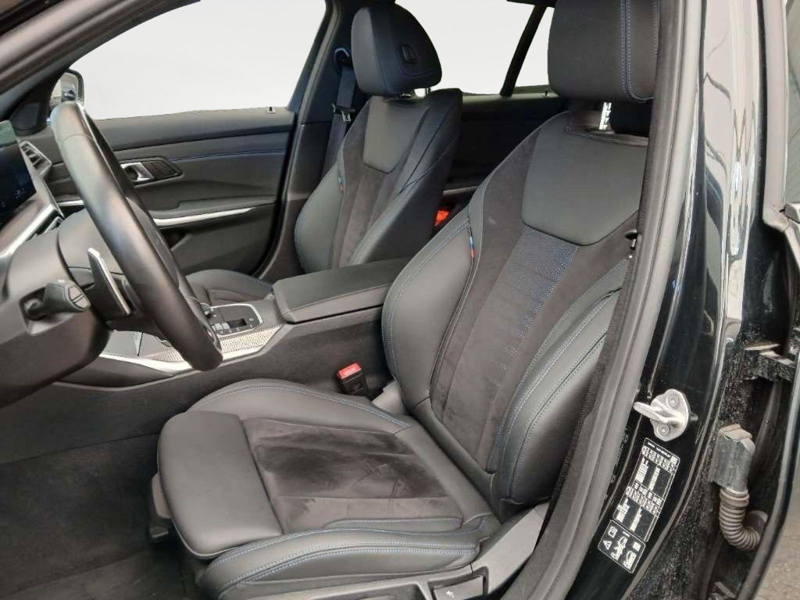 BMW 320d touring xDrive M-Sport Innovation - Samsaru's Car Outlet