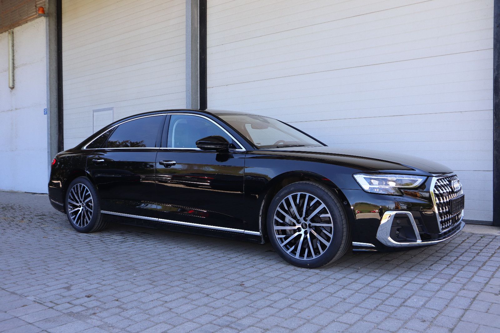 Audi A8L 60 TFSIe lang - Samsaru's Car Outlet