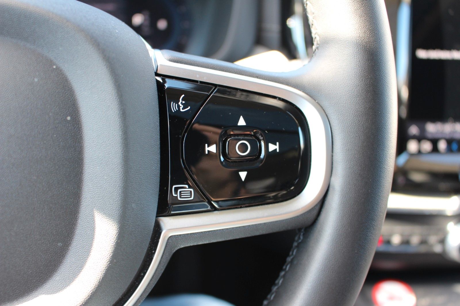 Volvo XC60 B5 Benzin Ultra Dark Massage Sitze