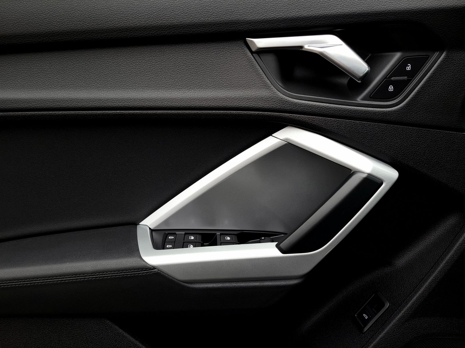 Audi Q3 45 TFSI qu. advanced - Samsaru's Car Outlet