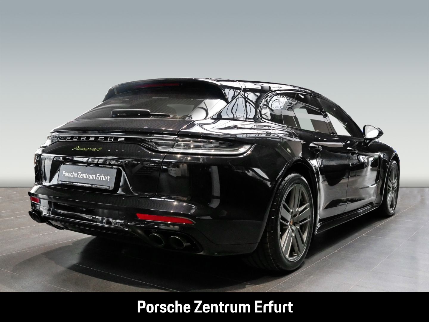 Porsche Panamera 4 E-Hybrid ST Platinum Edition