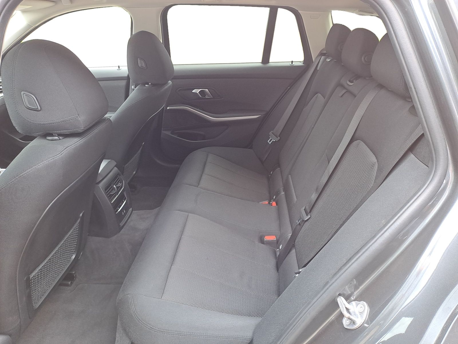 BMW 320d Touring Advantage - Samsaru's Car Outlet