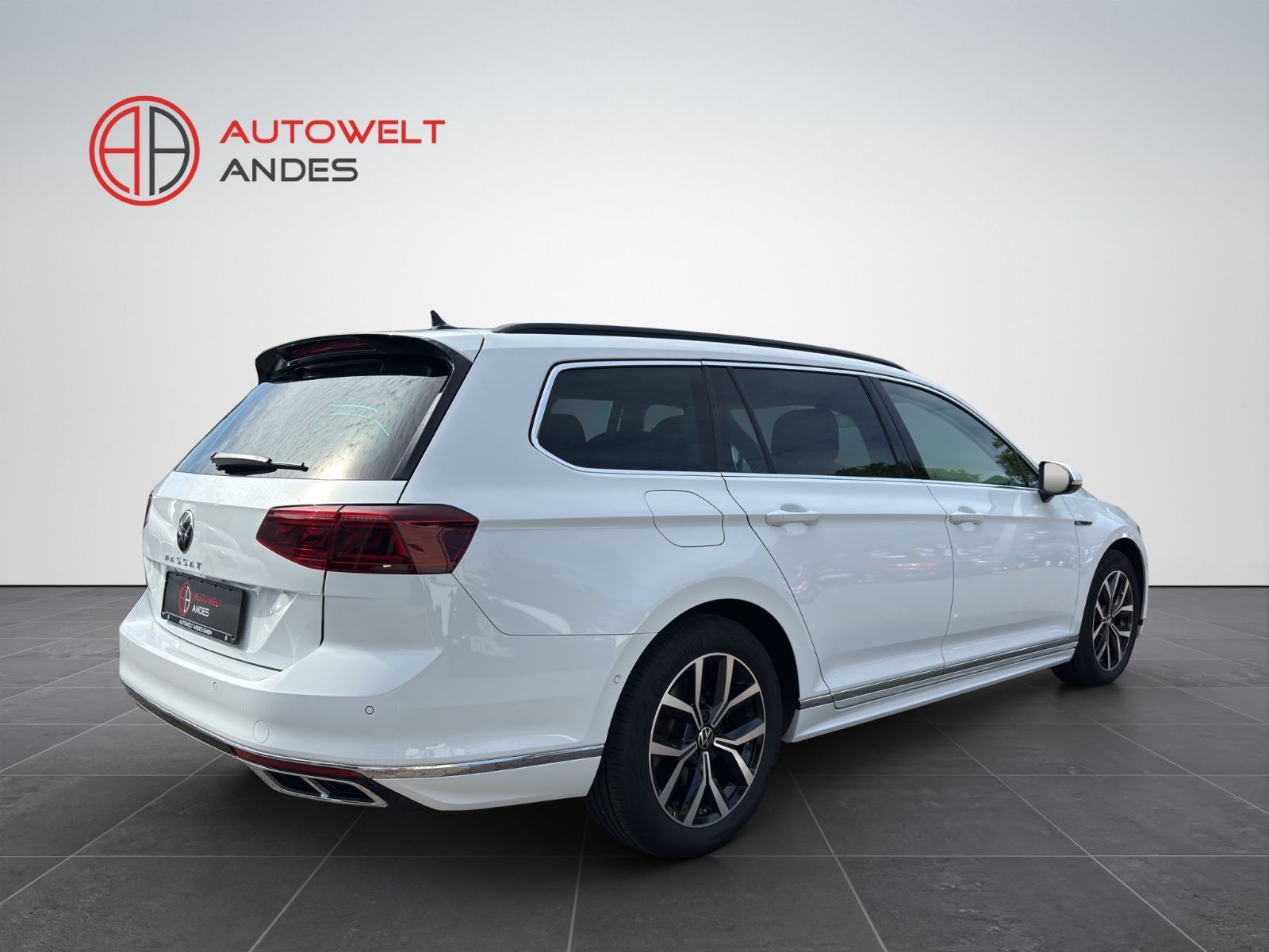 Volkswagen Passat Var. R Line - Samsaru's Car Outlet