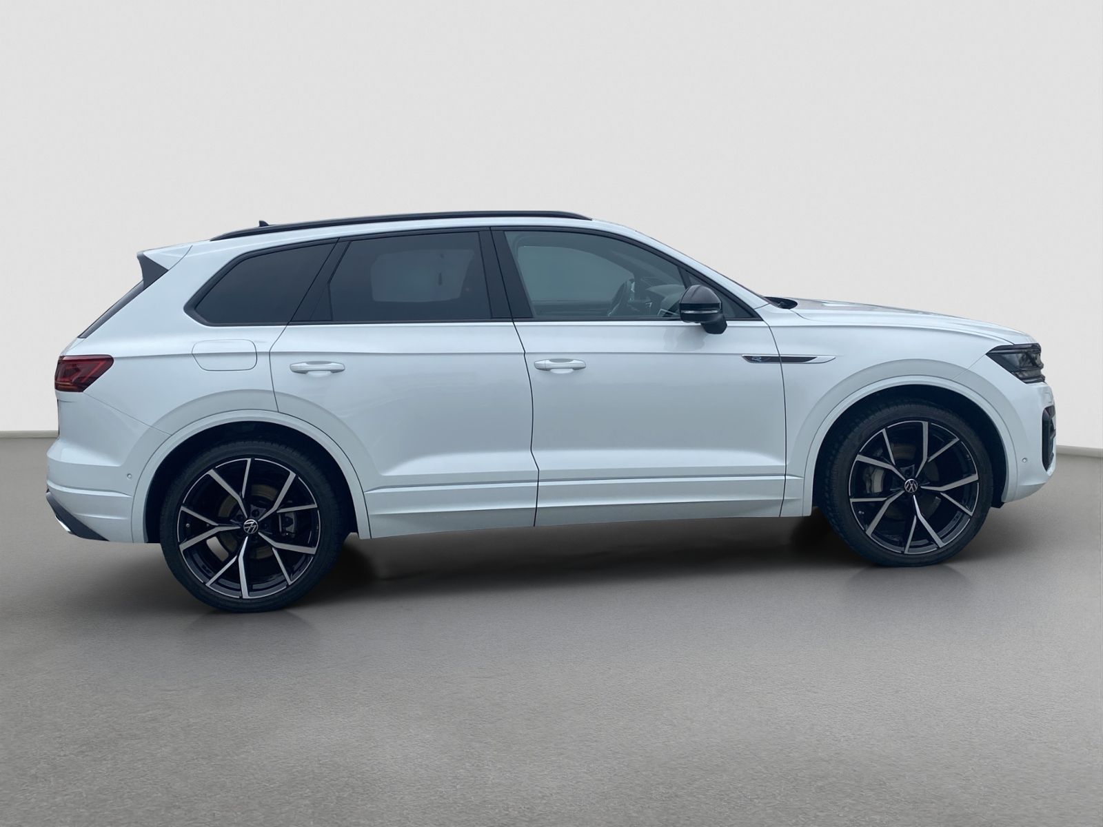 Volkswagen Touareg 3.0 TDI R-Line 4Motion - Samsaru's Car Outlet