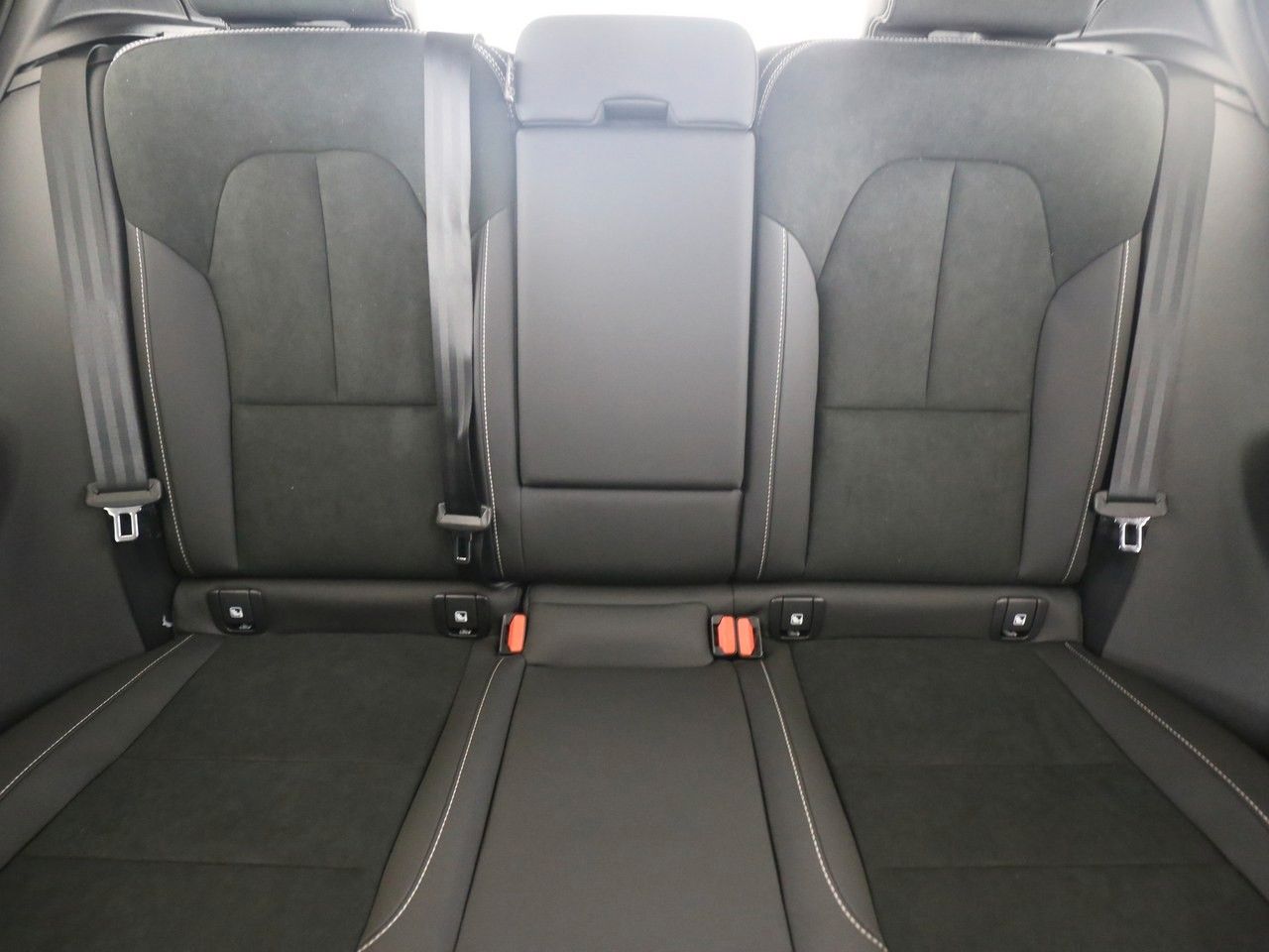 Volvo XC40 B3 Ultra Black Edition FWD