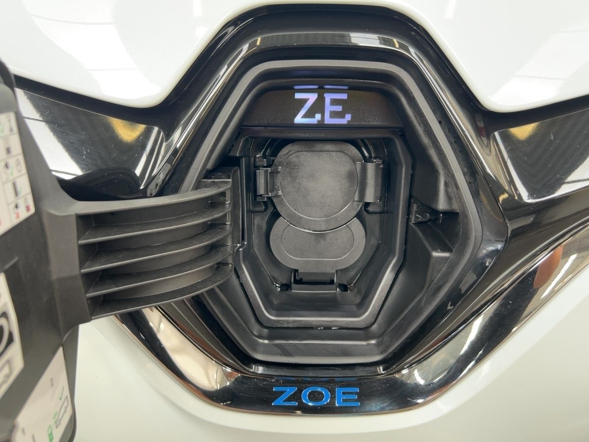 Renault ZOE EXPERIENCE R135 50kWh - Samsaru's Car Outlet