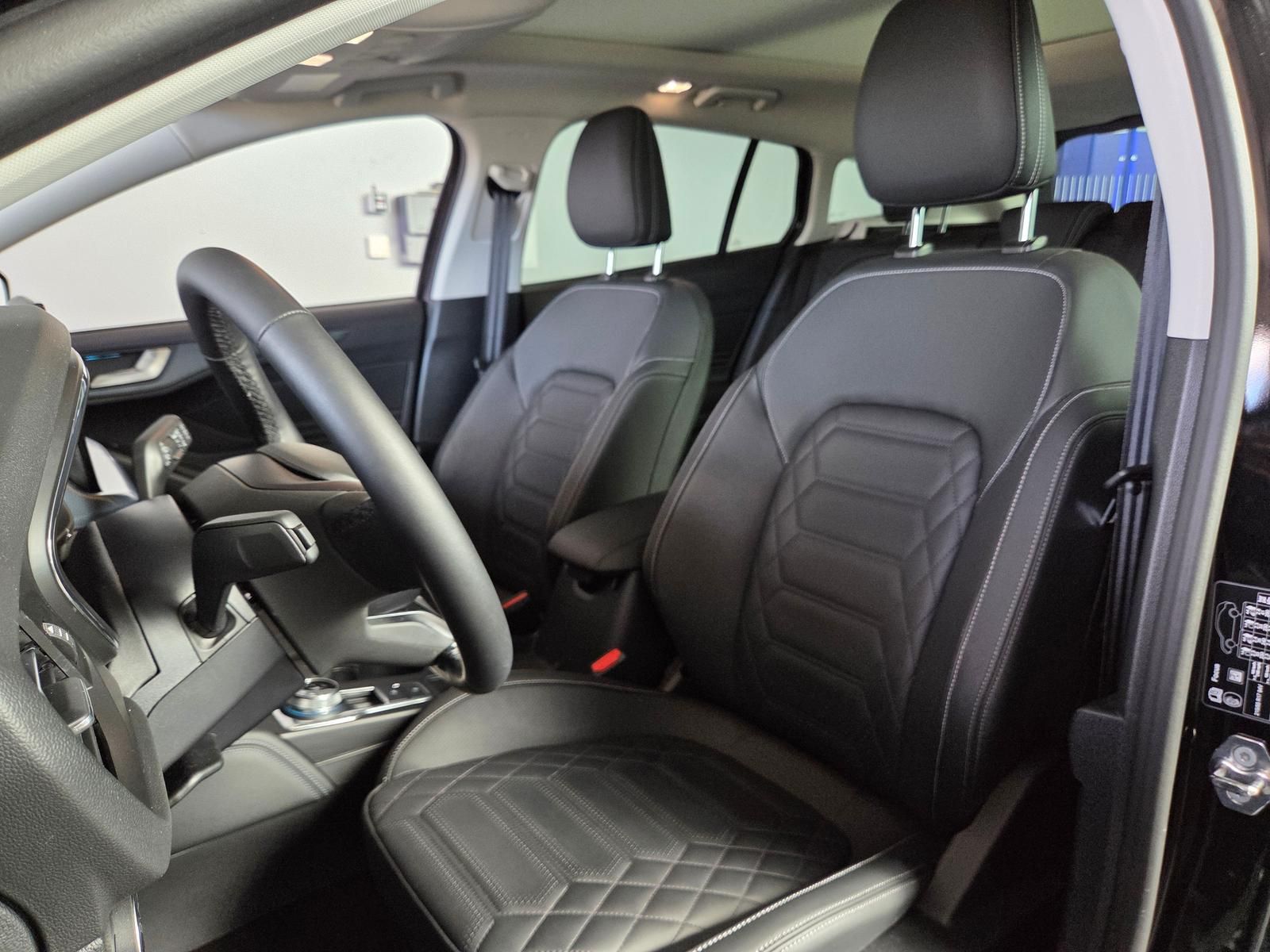 Ford Focus Turnier Active X+ AHK ABNEHMBAR+PANORAMADA