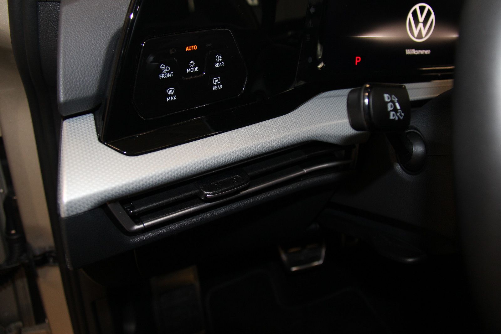 Volkswagen Golf 8 Variant 1.5 eTSI DSG - Samsaru's Car Outlet