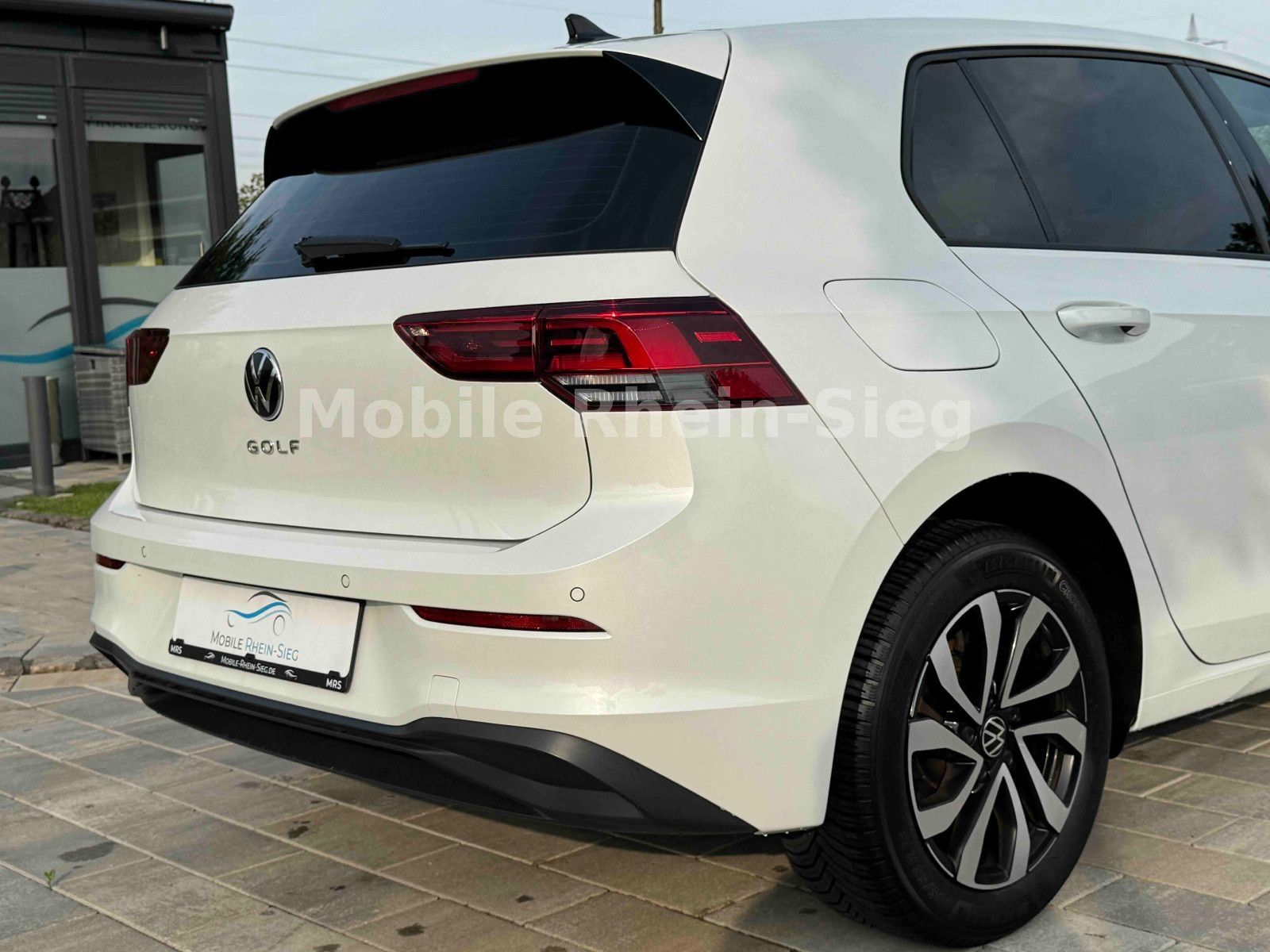 Volkswagen Golf VIII Lim. Life - Samsaru's Car Outlet