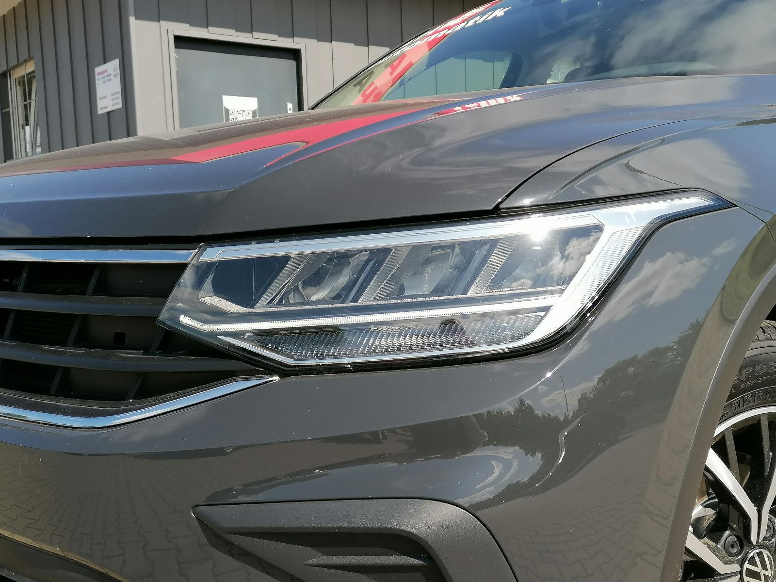 Volkswagen Tiguan 1.5 TSI Life DSG - Samsaru's Car Outlet