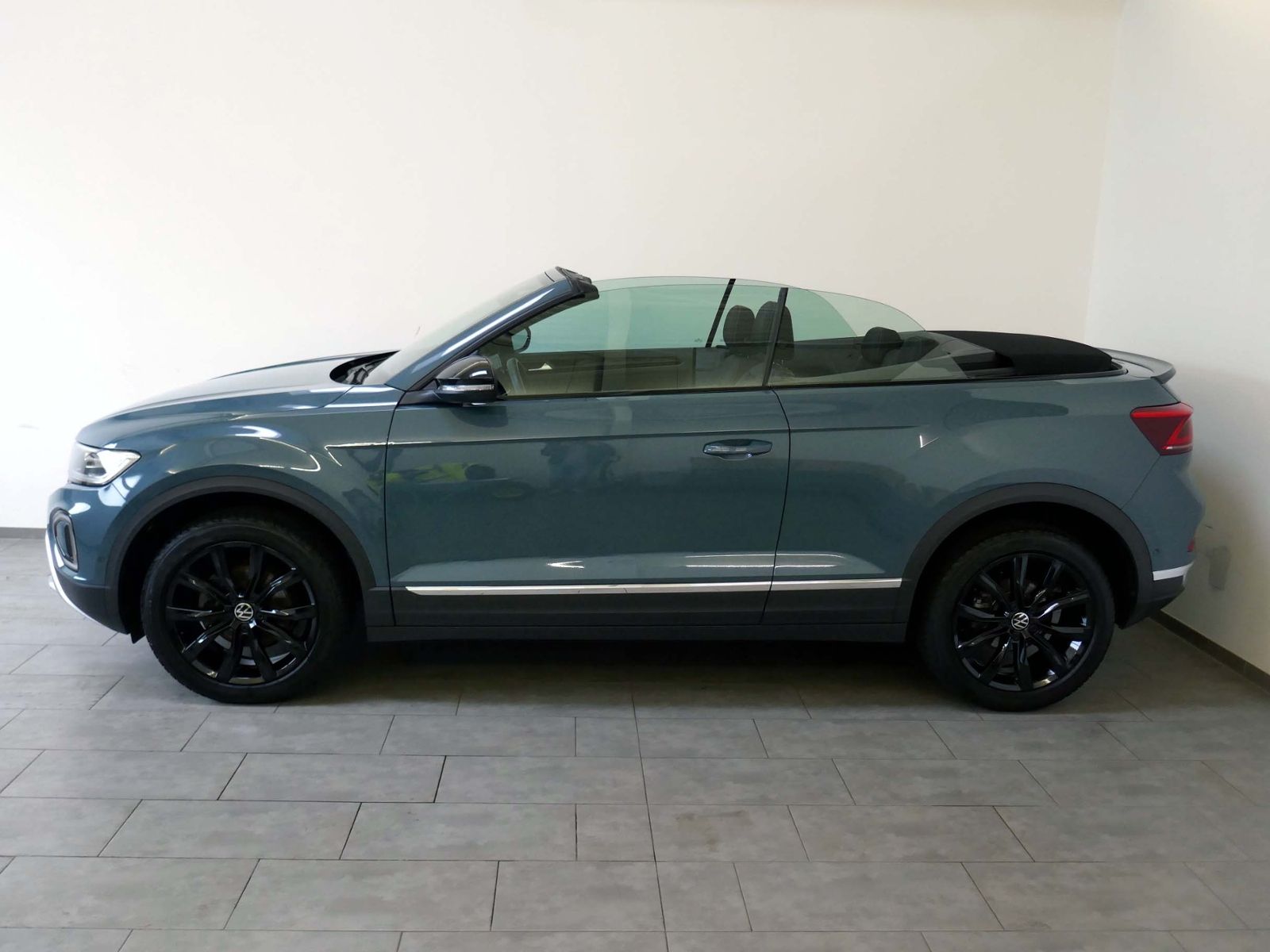 Volkswagen T-Roc Cabriolet Style 1.5 TSI - Samsaru's Car Outlet