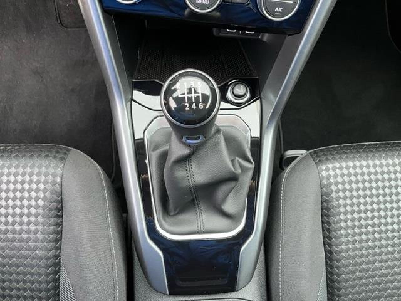 Volkswagen T-Roc Active 1.5 TSI - Samsaru's Car Outlet