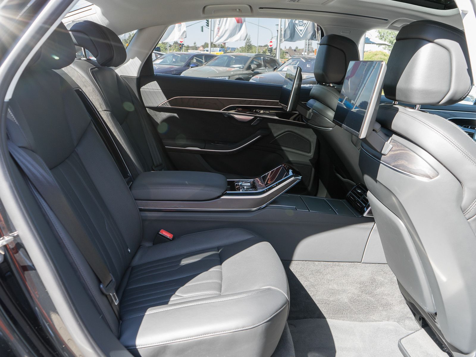 Audi A8 L 55TFSI - Samsaru's Car Outlet