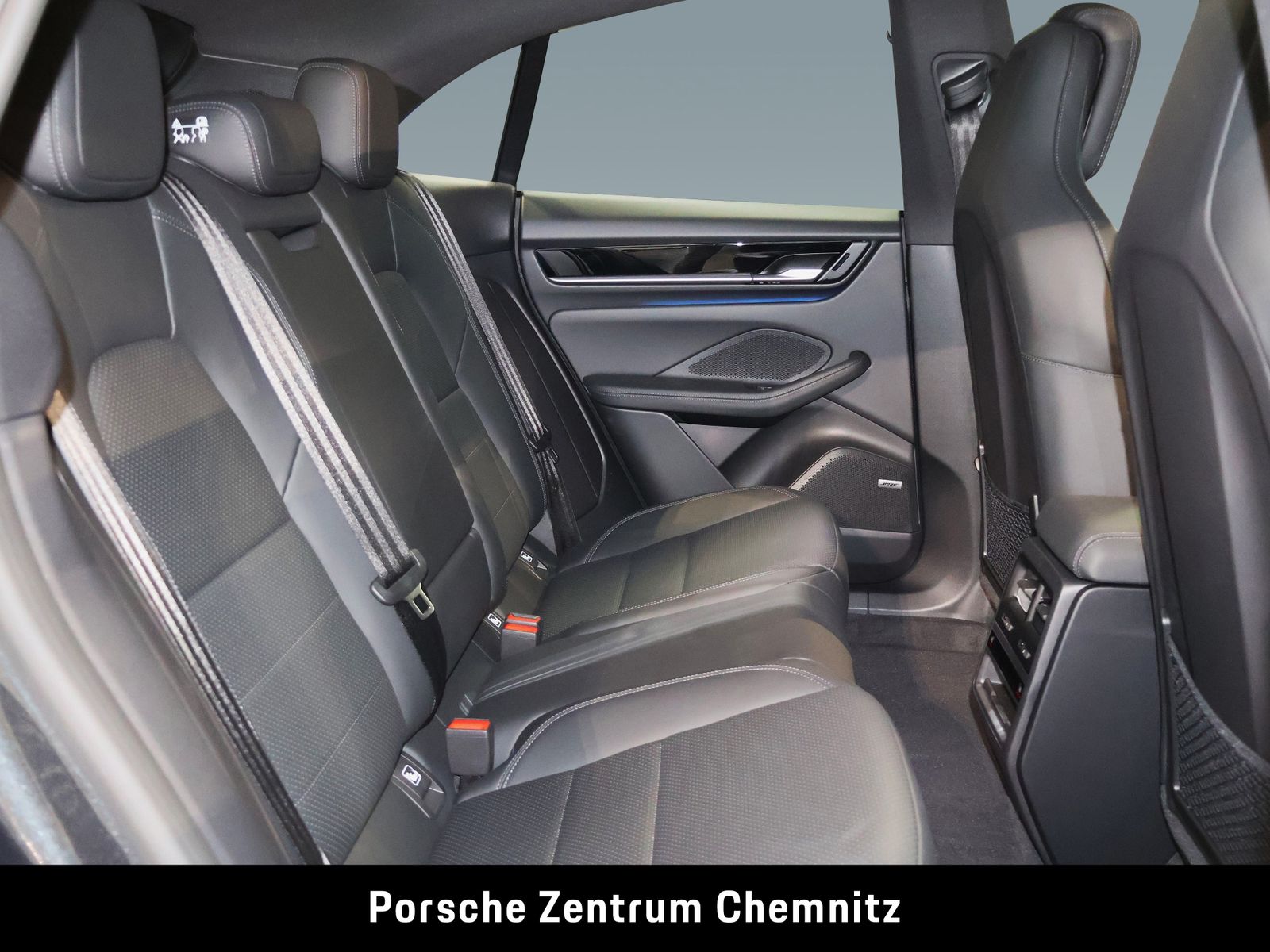 Porsche Macan 4S Electric Luft;AHZV;Pano;BOSE;Matrix-LED