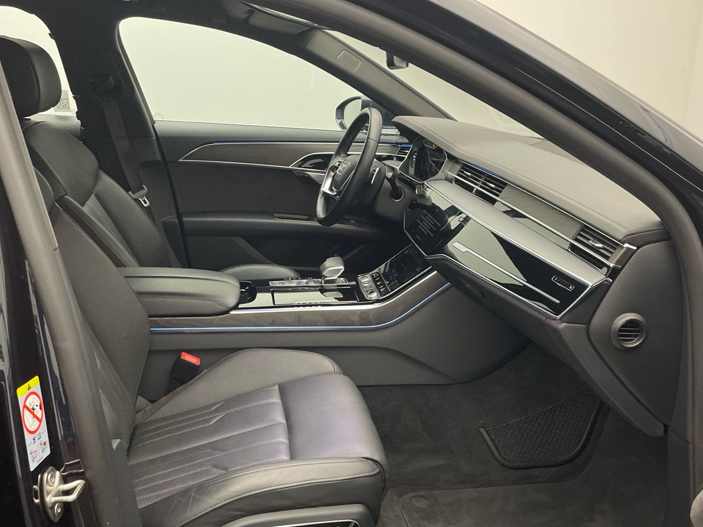 Audi A8 60 TFSI e quattro - Samsaru's Car Outlet