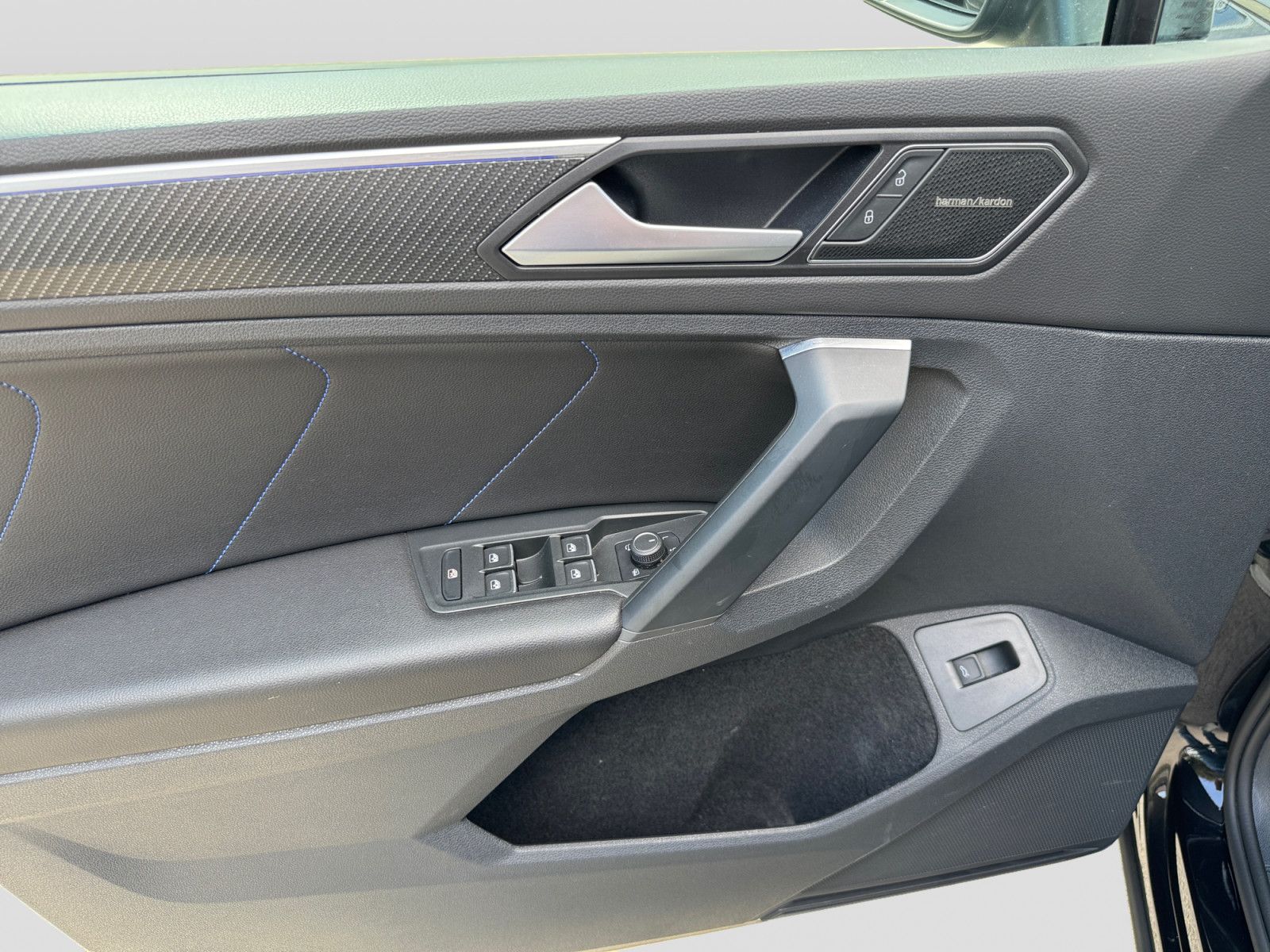 Volkswagen Tiguan R 2.0TSI DSG 4M Akrapovic Pano Leder CAM