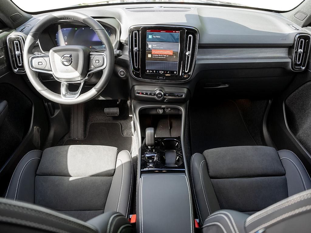 Volvo XC40 B3 Ultra Black Edition AHK PANO 360°