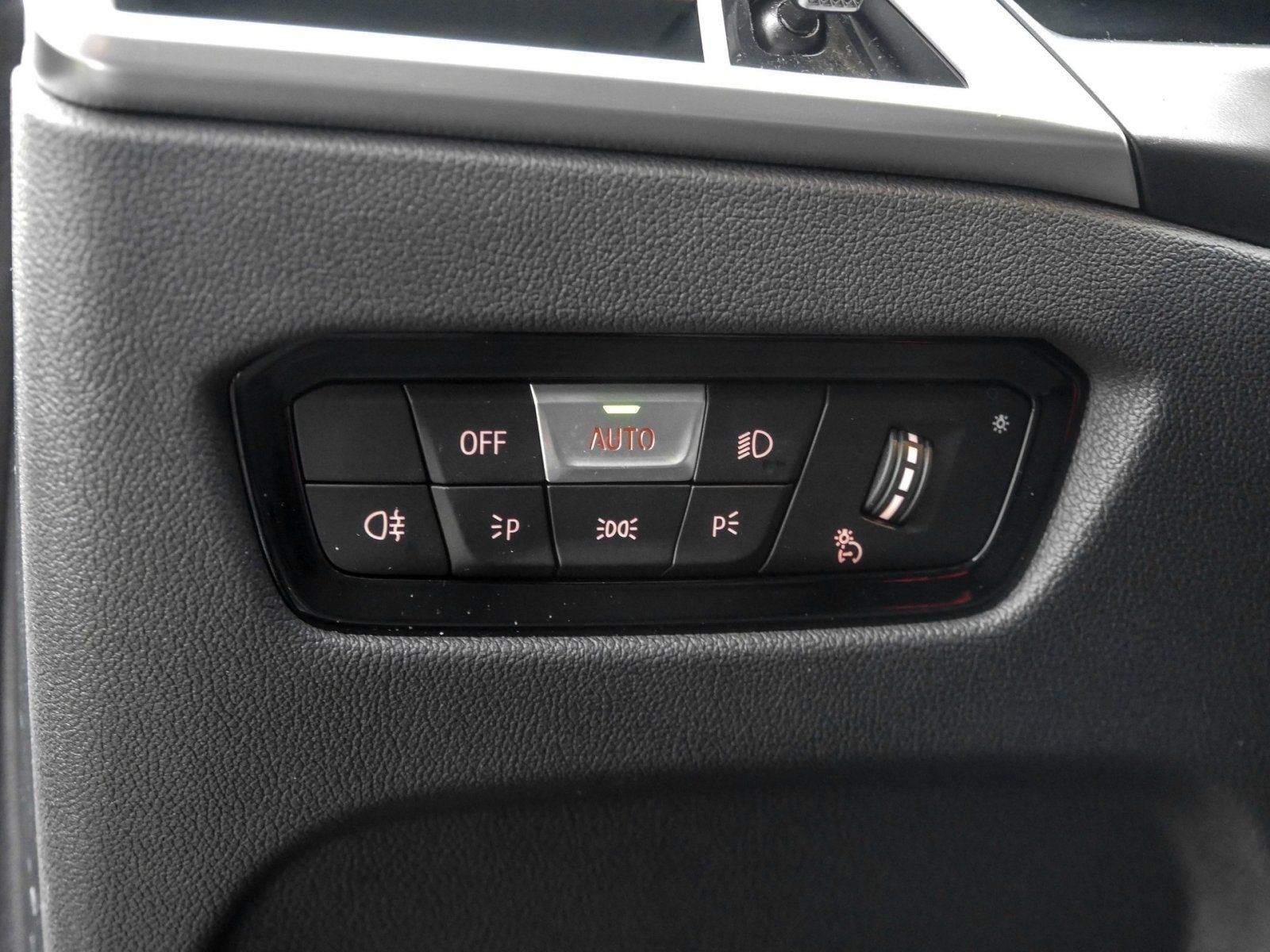 BMW 320i M SPORT + HuD + Pano + AHK + Abstand + SHZ