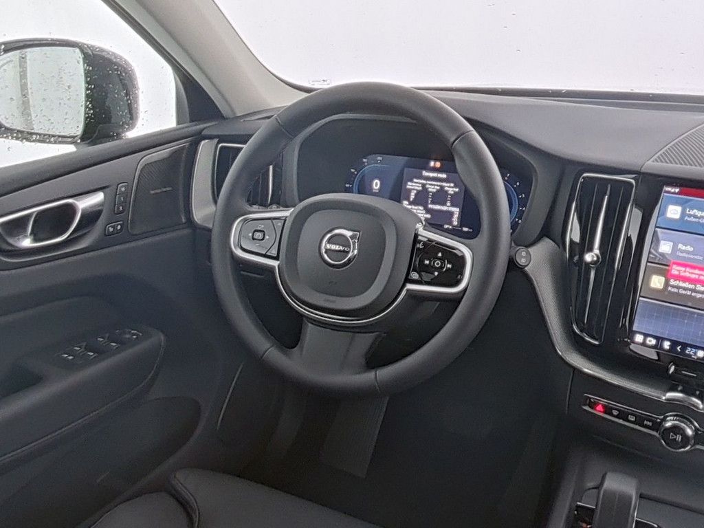 Volvo XC60 B5 B AWD Plus Dark FACEL. ACC AHK PANO 360°