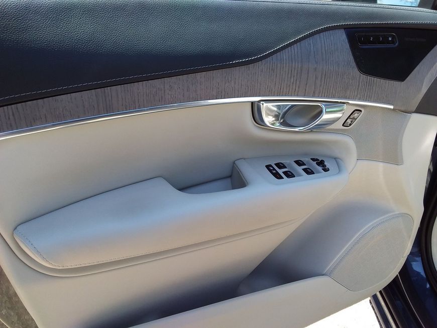 Volvo XC90 B5 D AWD Plus Bright - Samsaru's Car Outlet