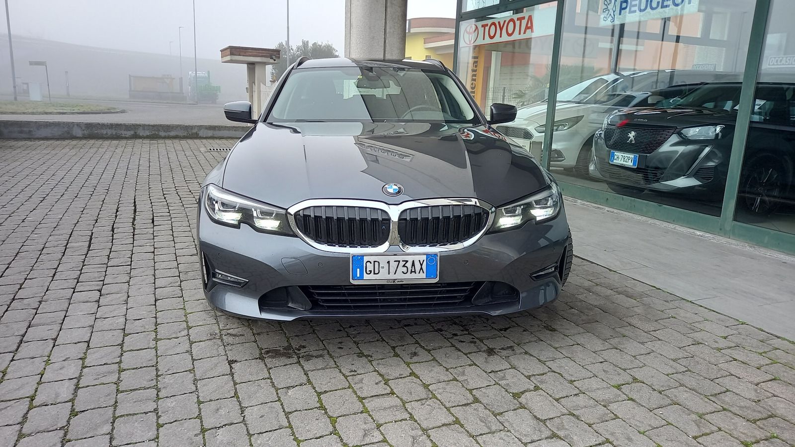 BMW 320 320d xDrive Touring Business Advanta - Samsaru's Car Outlet