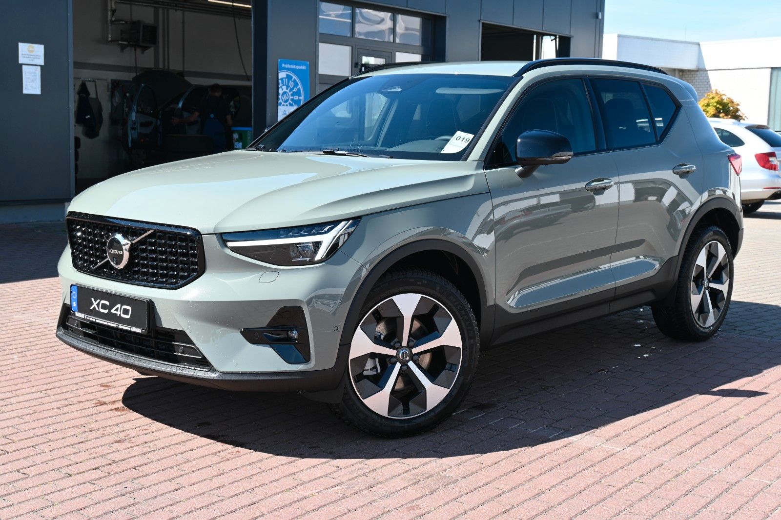 Volvo XC40 B4 DKG Plus Dark*FSHZG*360°*ACC*Allwetter*